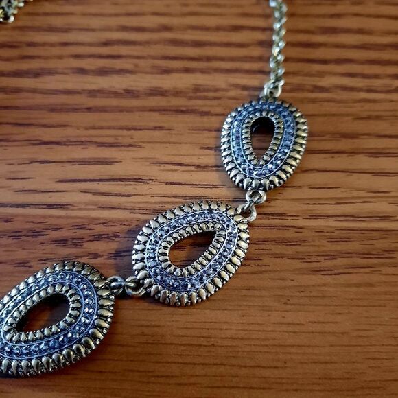 LUCKY BRAND Burnished Gold And Crystal Necklace STATEMENT MAKING - Picture 5 of 9